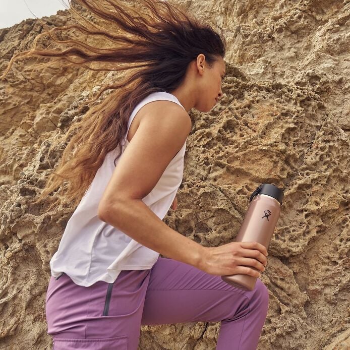 32-oz-lightweight-flex-straw-bottle-d1 hf_s26_lightweight_mcinnis_6946_1_3.jpg