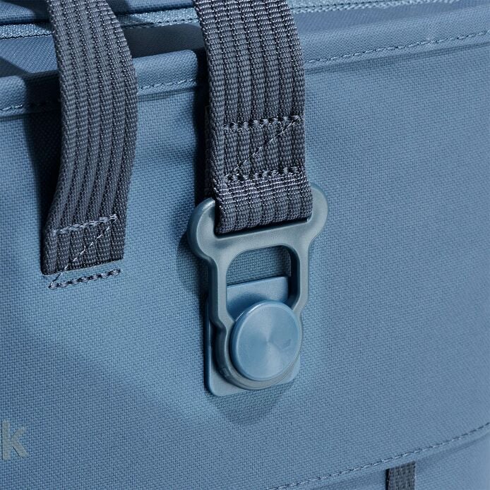 carryouttm-soft-cooler-tote-20-l-j7 250815_hydro_cooler_details_14838_2_4.jpg