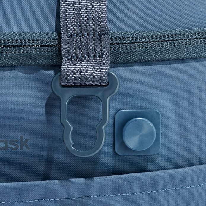 carryouttm-soft-cooler-15-l-v3 250815_hydro_cooler_details_14856_6.jpg