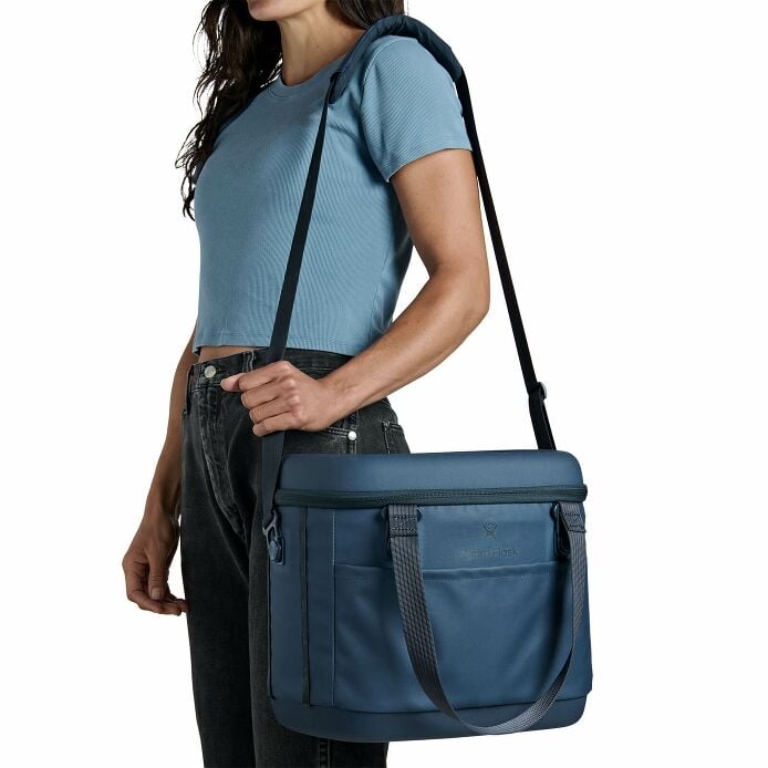 carryouttm-soft-cooler-15-l-v3 250815_hydro_s26_hb_14556_6.jpg