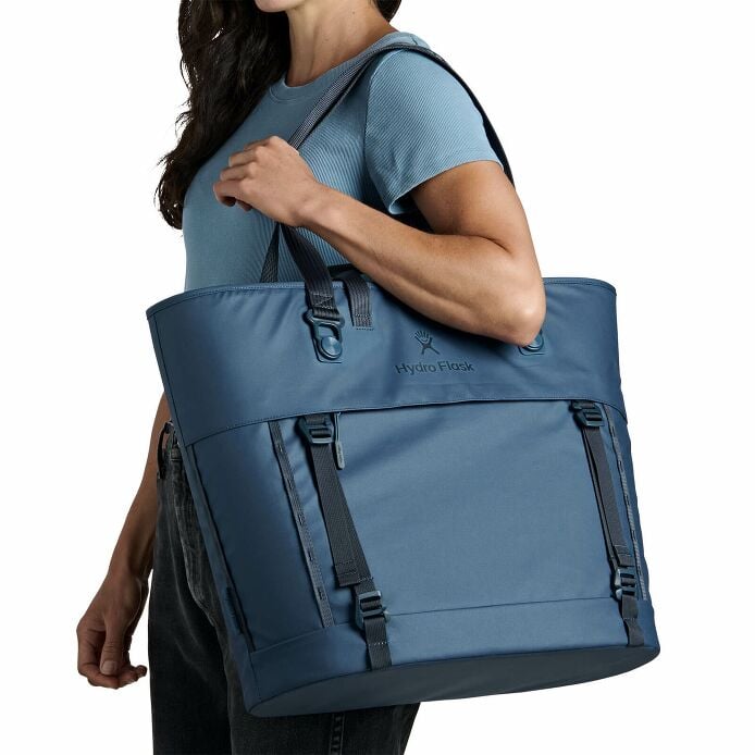 carryouttm-soft-cooler-tote-30-l-h1 250815_hydro_s26_hb_14614_2.jpg