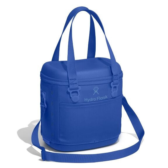 carryouttm-soft-cooler-10-l-x5 6pco382_carryout_cooler_10l_capri_blue_angled_1.jpg