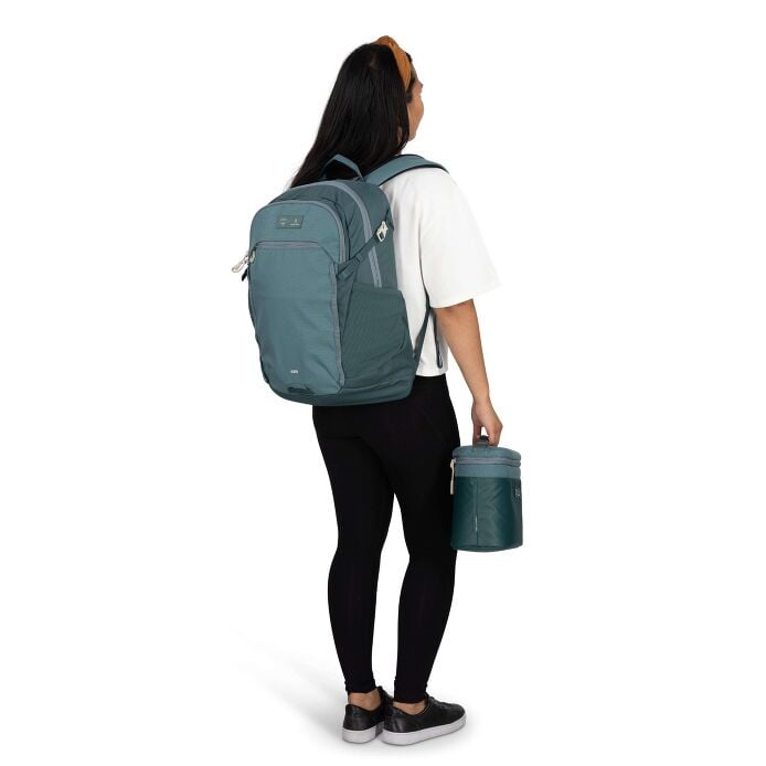 osprey-axis-x-hydro-flask-campus-essentials-bundle-i9 axisxhydroflask_s26_onbody2_cascadeblue_10007249_2.jpg