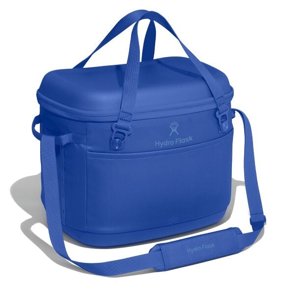 carryouttm-soft-cooler-30-l-w8 cpco382_carryout_cooler_30l_capri_blue_angled_1.jpg