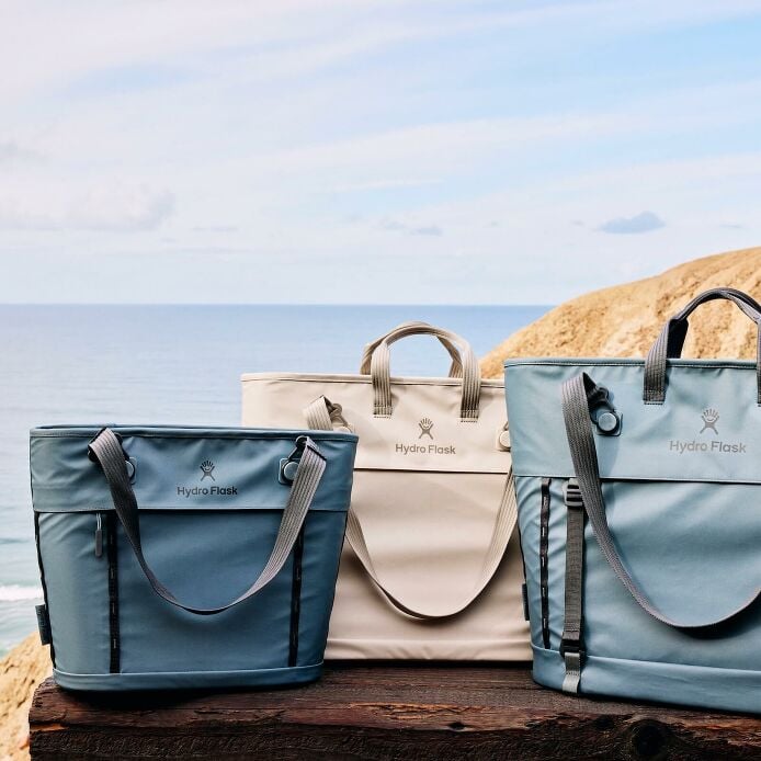carryouttm-soft-cooler-tote-20-l-j7 hf_carryout_bouwer_d1_l1_torrey_pines_still_life_0055_9.jpg