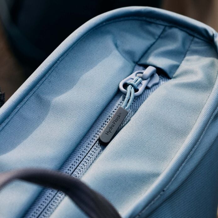 carryouttm-soft-cooler-tote-20-l-j7 hf_carryout_bouwer_d1_l1_torrey_pines_still_life_0112_9.jpg