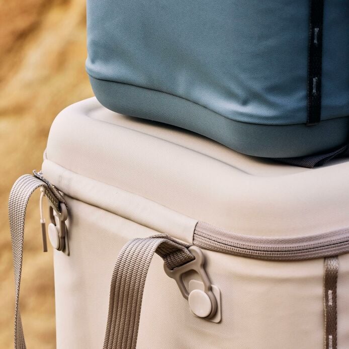 carryouttm-soft-cooler-30-l-w8 hf_carryout_bouwer_d1_l1_torrey_pines_still_life_0381_1_6.jpg