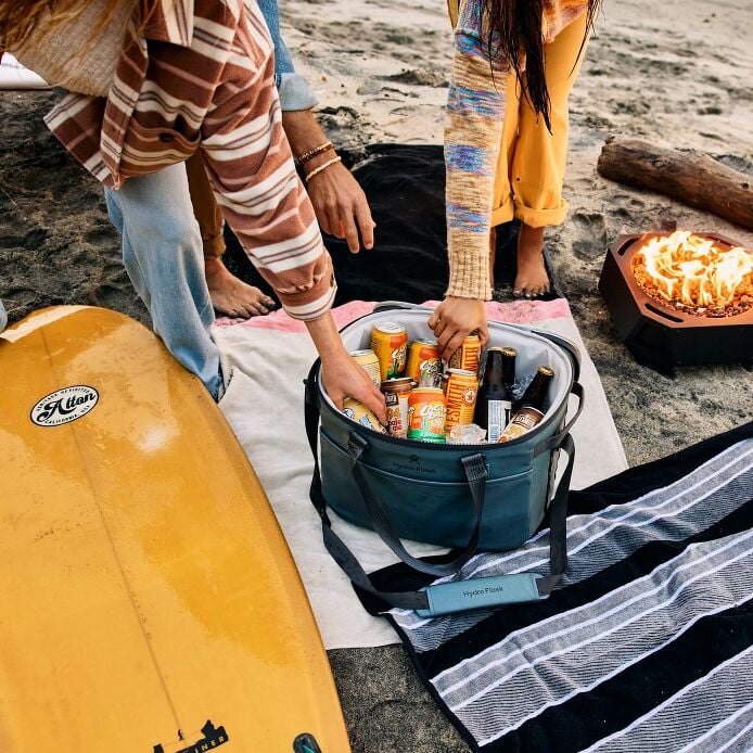 carryouttm-soft-cooler-30-l-w8 hf_carryout_bouwer_d1_l2_stone_steps_6289_2.jpg