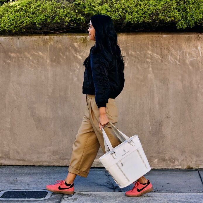 carryouttm-soft-cooler-tote-10-l-v1 hf_carryout_bouwer_d2_l1_stone_steps_0131_3.jpg