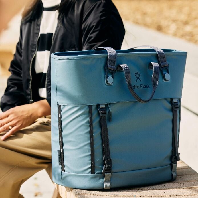carryouttm-soft-cooler-tote-30-l-h1 hf_carryout_bouwer_d2_l2_parking_soccer_1930_1_1.jpg