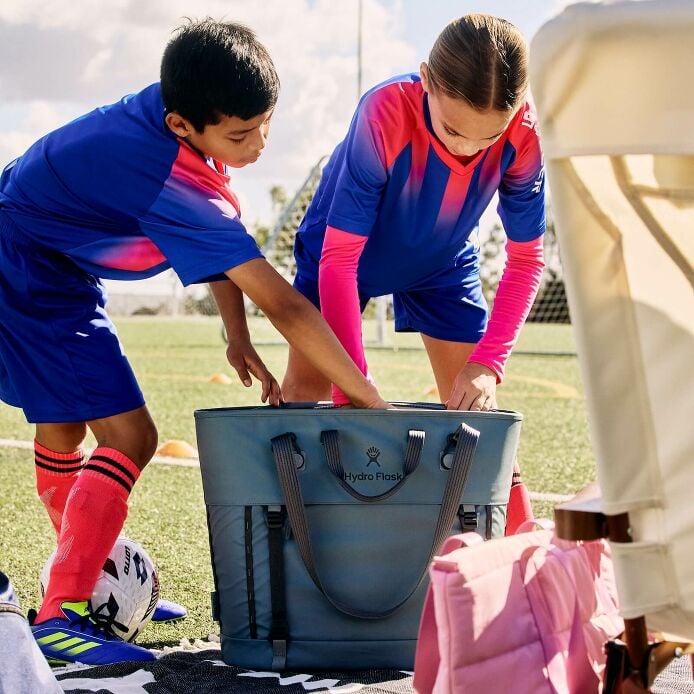 carryouttm-soft-cooler-tote-30-l-h1 hf_carryout_bouwer_d2_l2_parking_soccer_2454_1_1.jpg