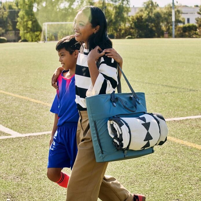 carryouttm-soft-cooler-tote-30-l-h1 hf_carryout_bouwer_d2_l2_parking_soccer_3406_1_1.jpg