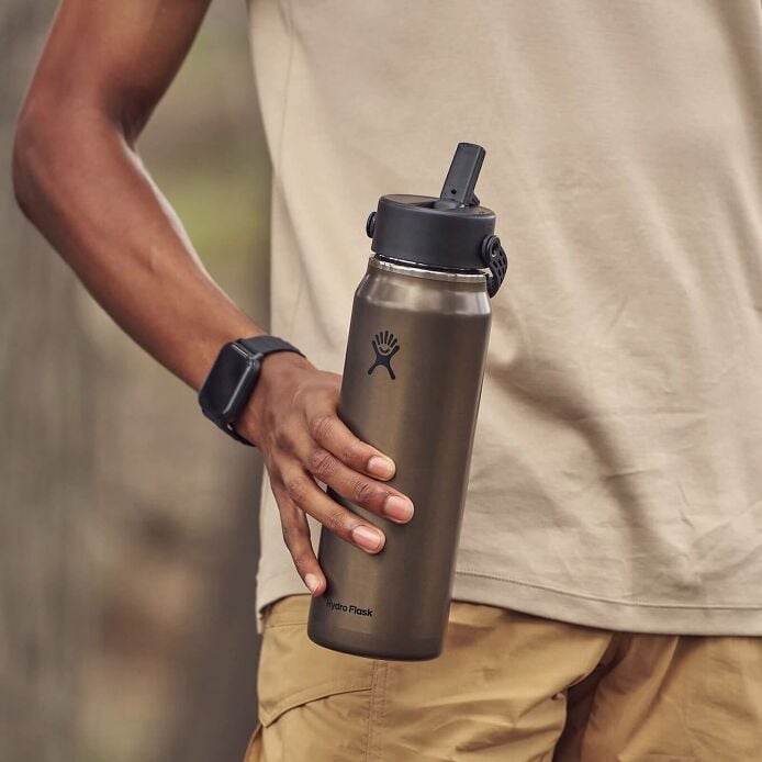 32-oz-lightweight-flex-straw-bottle-d1 hf_s26_lightweight_mcinnis_6345_2_3.jpg