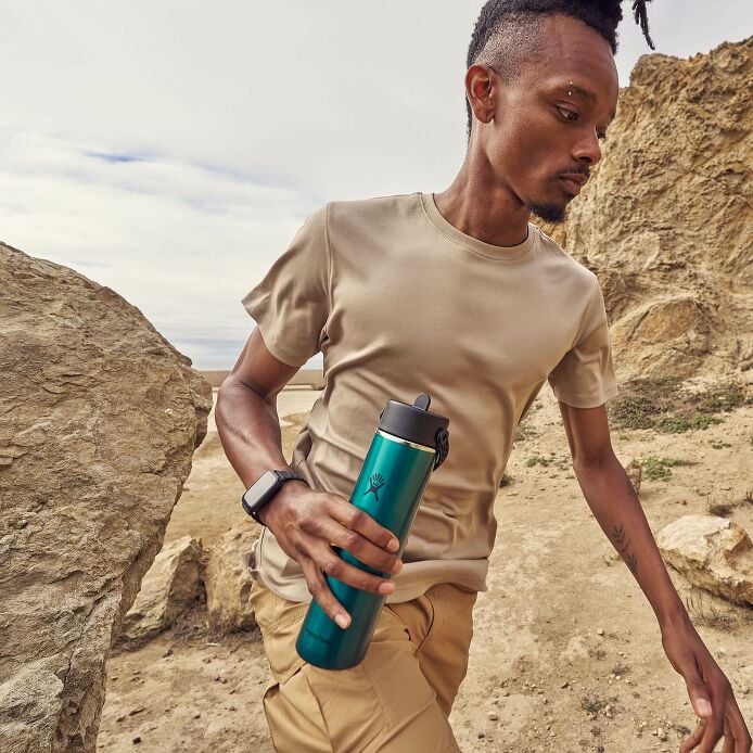 24-oz-lightweight-flex-straw-bottle-y9 hf_s26_lightweight_mcinnis_6828_4.jpg