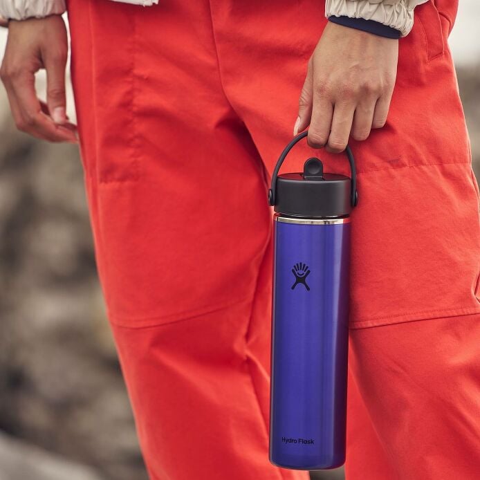 24-oz-lightweight-flex-straw-bottle-y9 hf_s26_lightweight_mcinnis_7443_3.jpg