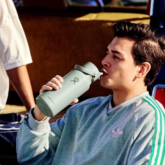 32-oz-wide-mouth-with-flex-straw-cap-o8 s25_tailgating_brouwer_exp-2028-06-01_04-6336_1__5.jpg